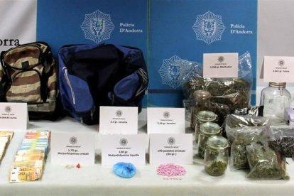 Detingut un home amb 3 quilos de marihuana, 3 d'haixix i 190 pastilles d'èxtasi