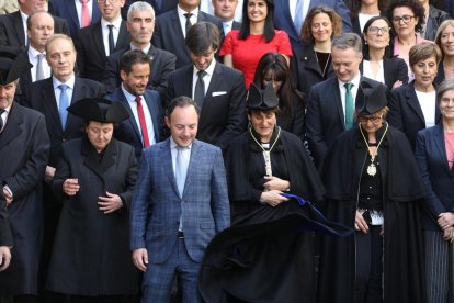 El PS posa contra les cordes L'A pels funcionaris