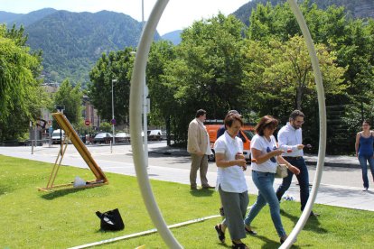 Assandca celebra la jornada contra el càncer mirant cap al centre de radioteràpia