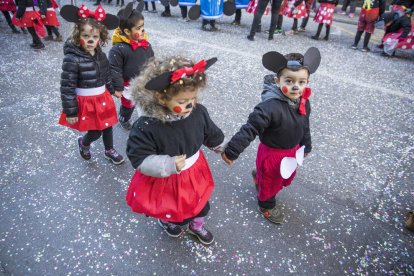 Els escolars de tot el país treuen el carnaval al carrer