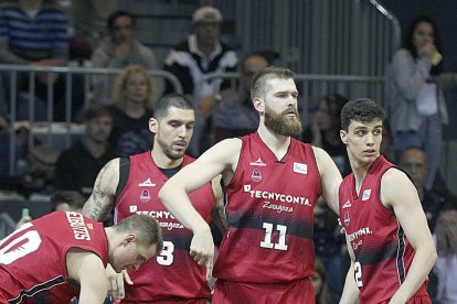 Desfeta després d'un pèssim últim quart (97-99)