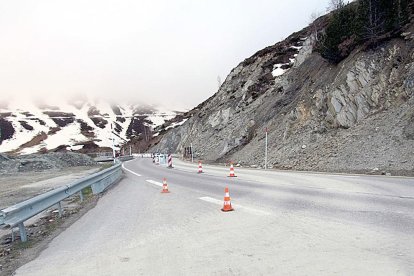 Contrabandistes obren la carretera del Pas tota una nit