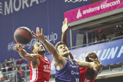 La ratxa de derrotes s'instal·la al Poliesportiu (86-89)