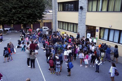 Prop de 4.400 alumnes tornen a l'escola