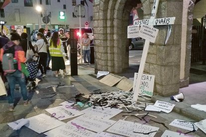 Malestar dels catòlics per l'acció feminista 
a l'església d'Escaldes