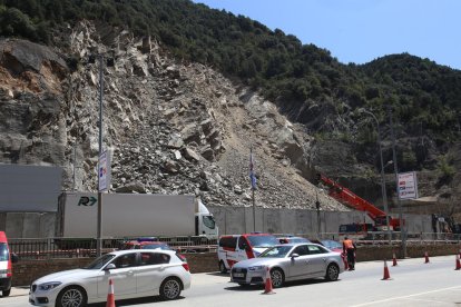 Un terratrèmol i els ancoratges, possible causa