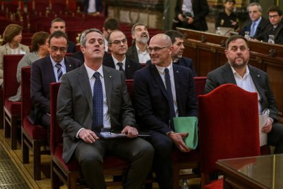 Concentració a la plaça de The Cloud contra la sentència del procés