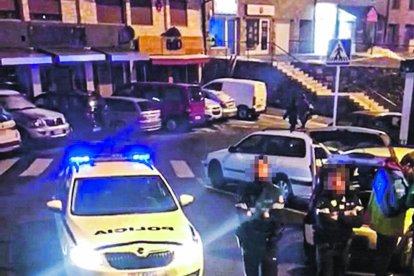 Obren un expedient informatiu al policia que va increpar un ciutadà