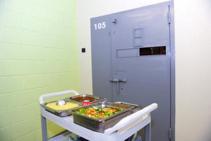 Un pres preventiu es troba en vaga de fam des de divendres per reclamar millores