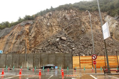 La caiguda de pedres a l'esllavissada del Punt durarà anys