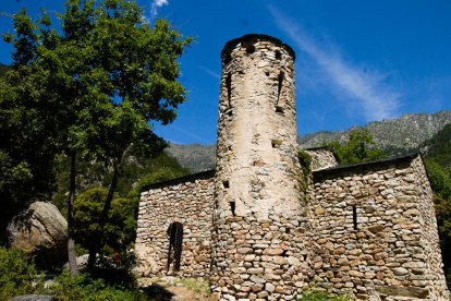 El campanar de Sant Vicenç d'Enclar s'esfondra per les pluges