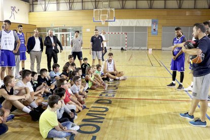 El MoraBanc, amb els infants del Pas de la Casa