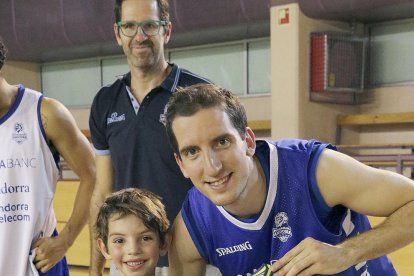 El MoraBanc, amb els infants del Pas de la Casa