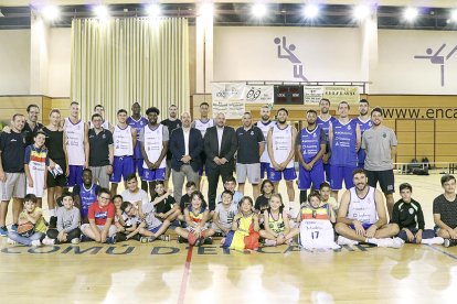 El MoraBanc, amb els infants del Pas de la Casa