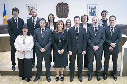 Gili relleva els càrrecs de confiança de DA