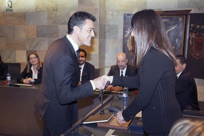 Els nous càrrecs ofereixen diàleg i mà estesa