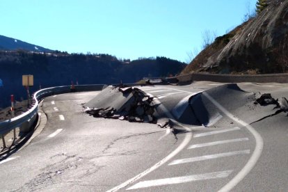Tallada la carretera RN-116 entre Andorra i Perpinyà 
per l'enfonsament de la via