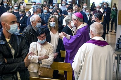 Més autoritats que famílies al funeral