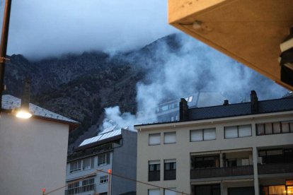 Incendi d'un pis a l'avinguda Meritxell