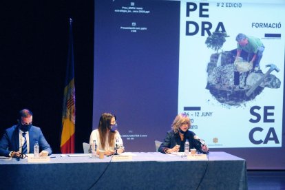 Jordi Torres, Sílvia Riva i Maria Reig han presentat el curs de pedra seca