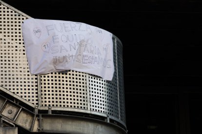 Cartell de suport als sanitaris a l'escola Maria Moliner d'Escaldes