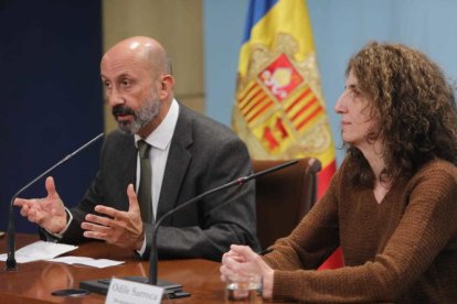 El ministre de Salut, Joan Martínez Benazet, i la doctora Odile Sarroca