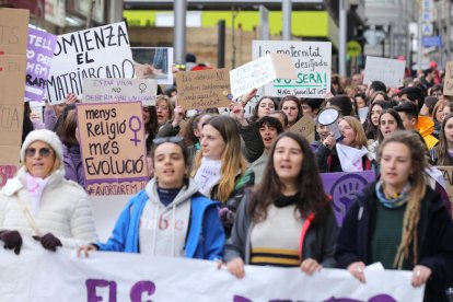 Mig miler de manifestants pels drets de les dones
