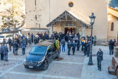 L'església de la Massana s'omple per acomiadar Antoni Morell