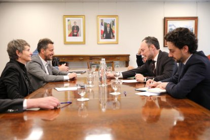 Govern vol revisar el preu dels actes mèdics