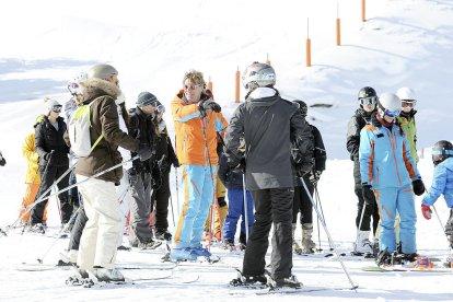 Augmenten a cinc els positius, 27 pendents de resultats i 200 confinats