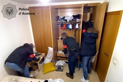 La policia deté tres persones més que actuaven al narcopís