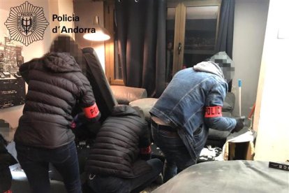 La policia deté tres persones més que actuaven al narcopís