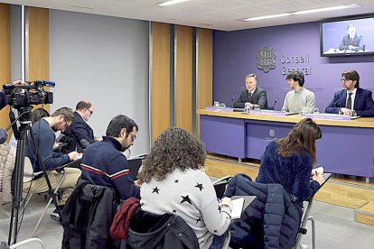 DA proposa fer pisos socials i abaratir el preu del transport públic