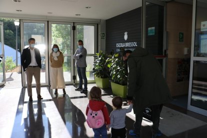 Una vintena d'infants en el primer dia a l'escola bressol del Serradells
