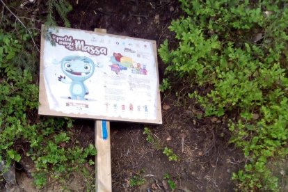 Denúncia d'un acte vandàlic a un tamarro