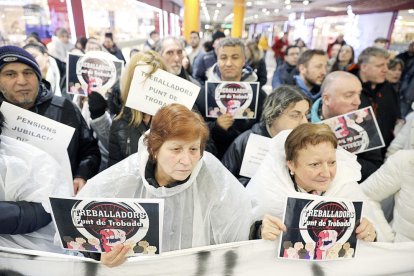 Mobilització dels treballadors del Punt per canviar els portaveus