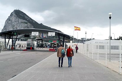 Espanya aixeca les restriccions a la frontera amb Gibraltar