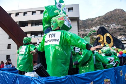 Deu comparses i 400 participants a la rua de la Capital i Escaldes