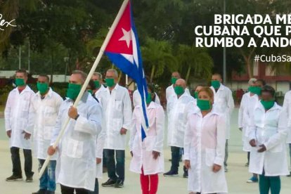 El metge anestesista Dariel Romero portava la bandera al moment de sortir de Cuba