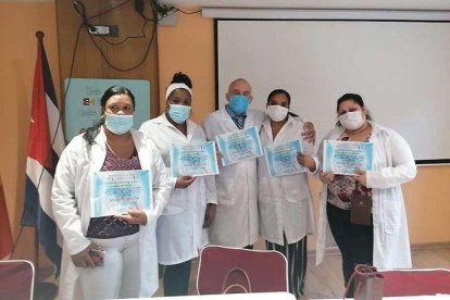 Diplomes als sanitaris cubans