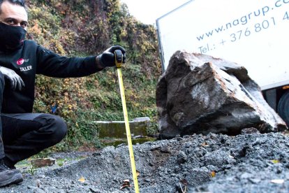 Cau un roc de grans dimensions a la zona del Solà