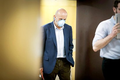 Confinats al despatx