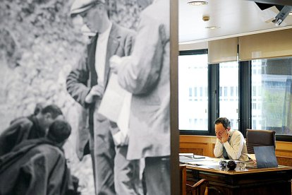 Confinats al despatx