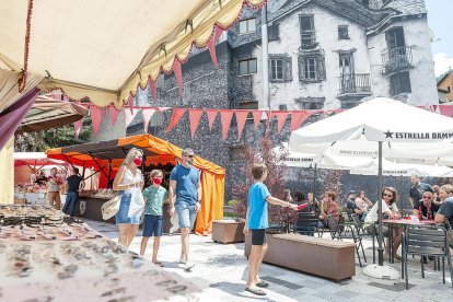 Artesania medieval al carrer per animar els caps de setmana