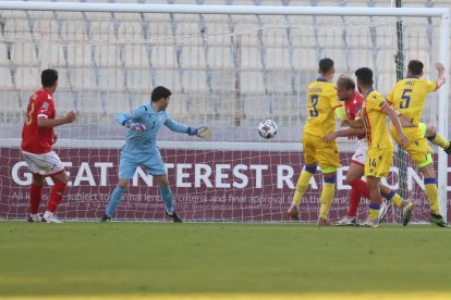 La selecció desaprofita el gol inicial a Malta (3-1)