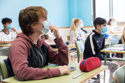 L'ambaixador Àngel Ros visita l'Institut espanyol María Moliner