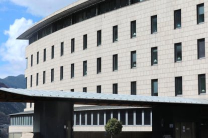 Mor un home de 66 anys ingressat a l'UCI amb Covid-19