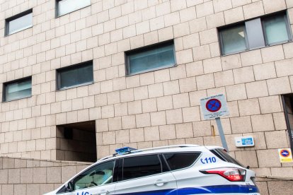 Els investigadors no troben cap mòbil per a l'assassinat de Vila