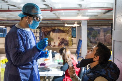 El rebrot de la Covid ja supera el miler d'infectats