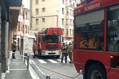 Incendi en un pis de l'avinguda Pessebre